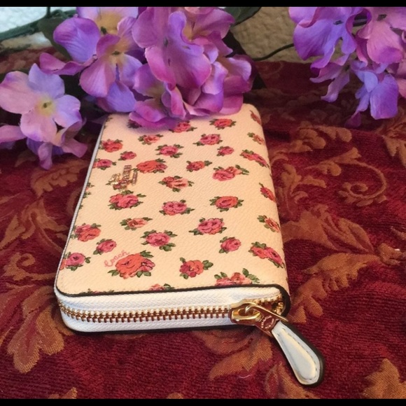 Coach Wallet - Picture 6 of 8